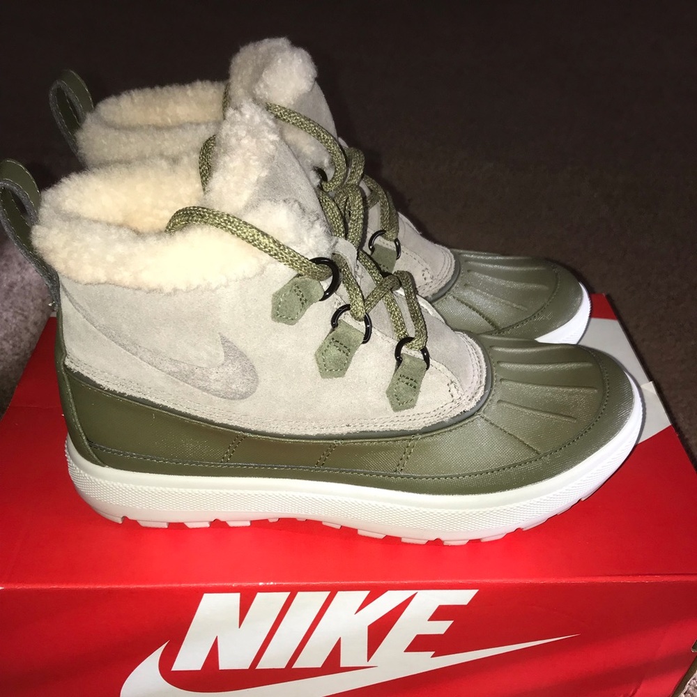 WMNS Nike Woodside Chukka 2 Boots